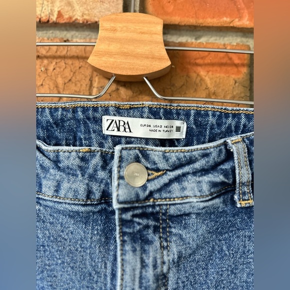 Zara Mid Rise Tapered Leg Jeans - Picture 4 of 6